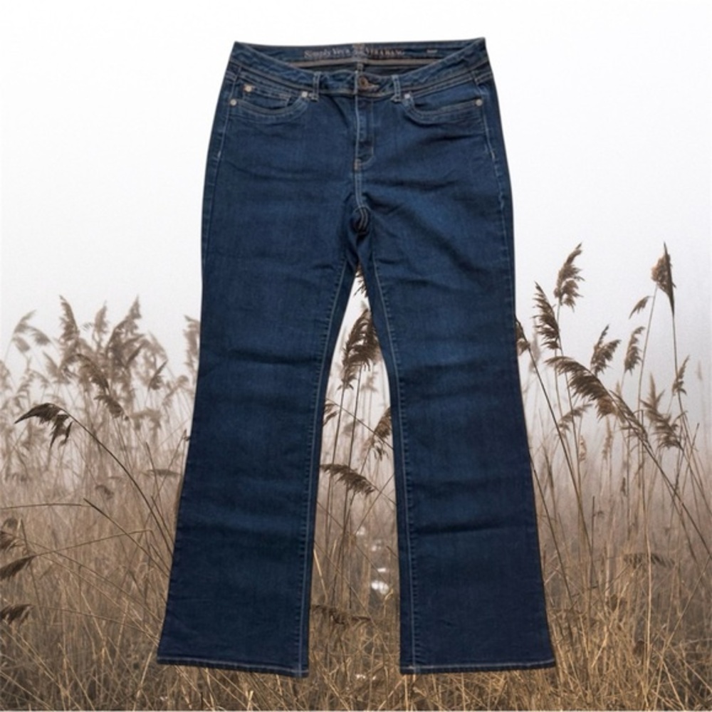 Women’s VERA WANG Like New Boot Cut Jeans Size 10
